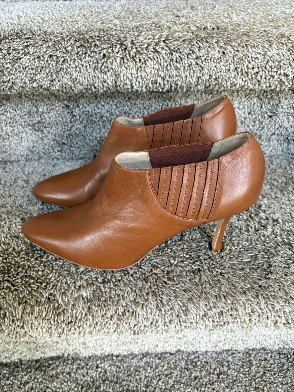 Manolo Blahnik Women's Tan Leather Pointed Toe Ankle Booties